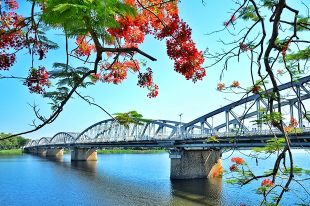 Giá Vé máy bay từ Hồ Chí Minh đi Huế mới nhất